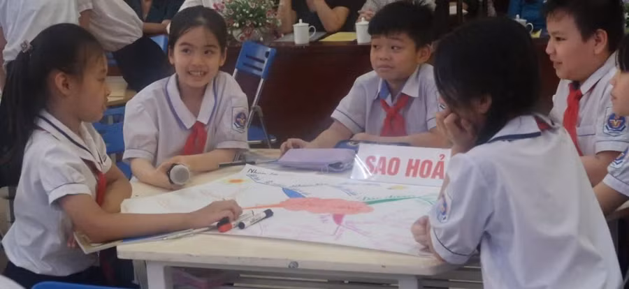 Tiết dạy giúp học sinh lớp 4 của nhà trường khái quát toàn bộ kiến thức Khoa học về chủ đề ánh sáng thông qua sơ đồ tư duy.