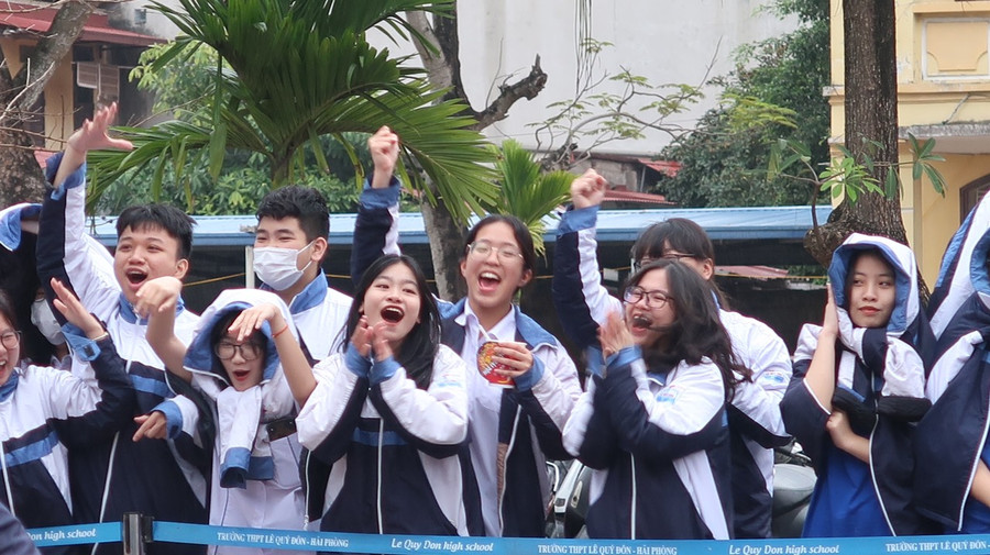 Cổ động viên của các lớp nhiệt tình, đoàn kết.