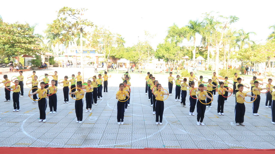 Tập với vòng là màn trình diễn hấp dẫn, đặc sắc. Tập với vòng là màn trình diễn hấp dẫn, đặc sắc.