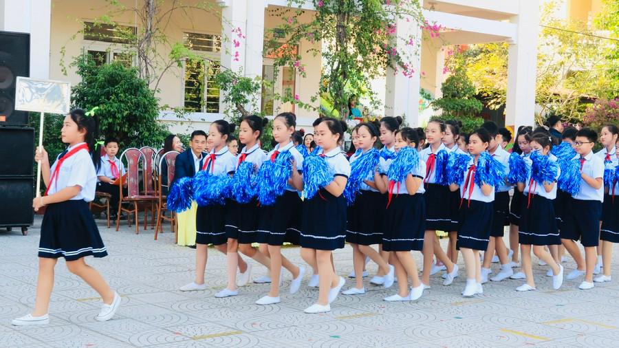 Các đoàn vận động viên tham dự Hội khoẻ Phù Đổng cấp quận. Các đoàn vận động viên tham dự Hội khoẻ Phù Đổng cấp quận.