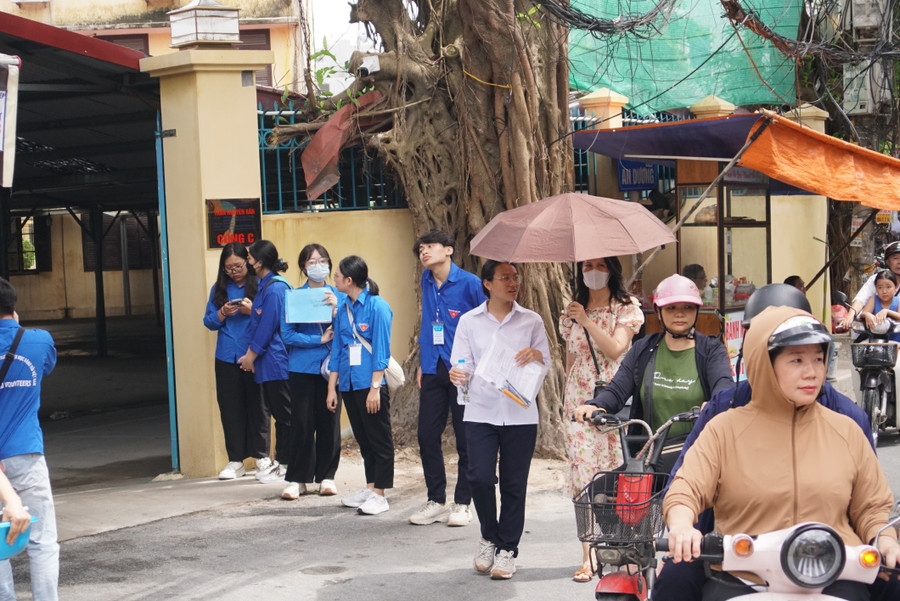 Hải Phòng nắng đẹp trong buổi thi thứ 2. Hải Phòng nắng đẹp trong buổi thi thứ 2.