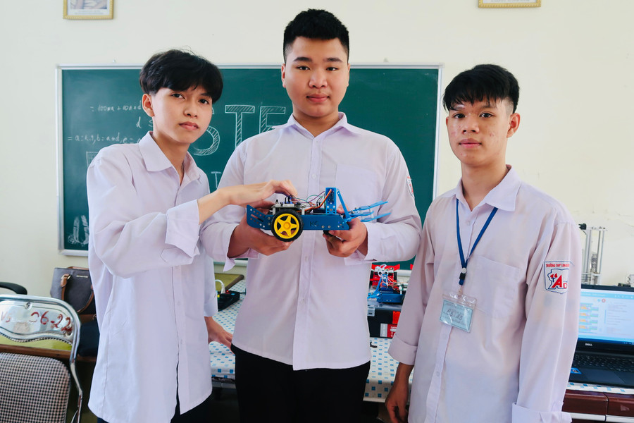 Nhóm học sinh của Trường THPT An Dương vừa vô địch Cuộc thi sáng tạo Robot 2023 do Sở GD&amp;ĐT Hải Phòng tổ chức.