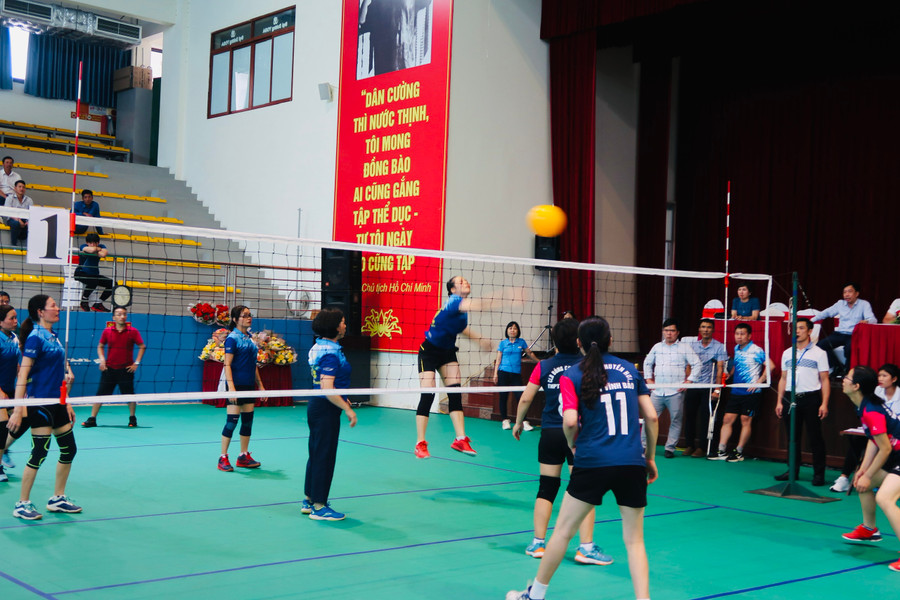 Giải đấu thu hút sự tham gia của gần 400 vận động viên là cán bộ, giáo viên, nhân viên trong Ngành Giáo dục Hải Phòng. Giải đấu thu hút sự tham gia của gần 400 vận động viên là cán bộ, giáo viên, nhân viên trong Ngành Giáo dục Hải Phòng.