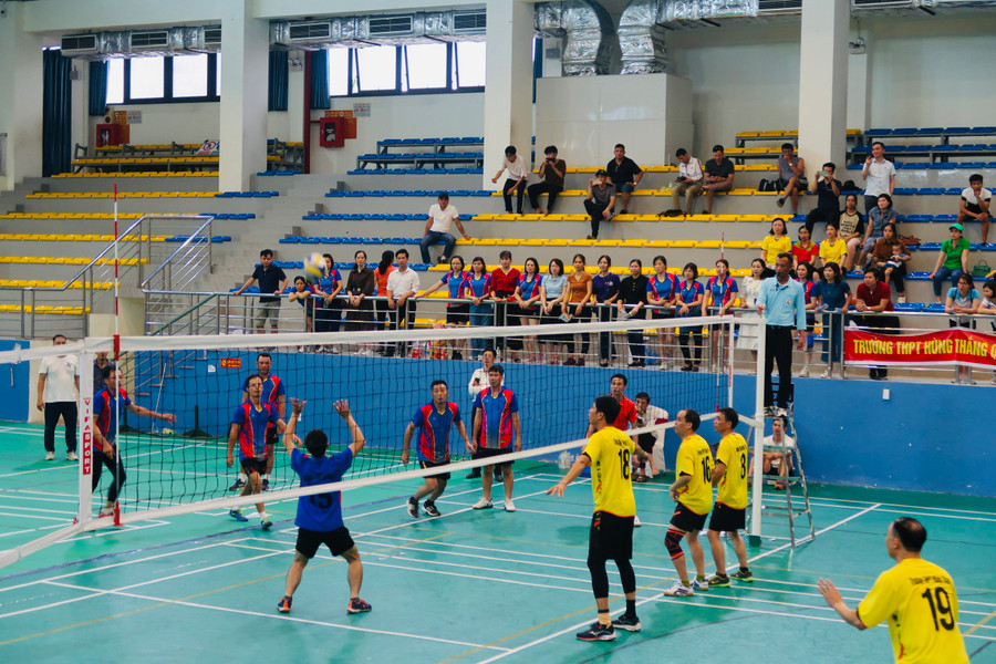 Trận Chung kết bóng chuyền nam giữa Trường THPT Hùng Thắng và Trường THPT An Lão. Trận Chung kết bóng chuyền nam giữa Trường THPT Hùng Thắng và Trường THPT An Lão.