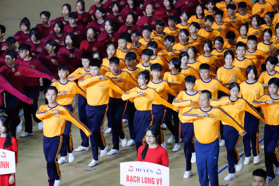 Vận động viên các quận huyện tham dự chương trình. Vận động viên các quận huyện tham dự chương trình.