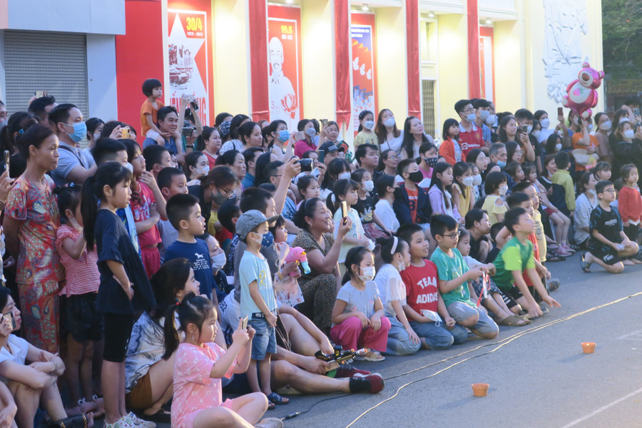 Thiếu nhi Hải Phòng hào hứng với nghệ thuật múa rối. Thiếu nhi Hải Phòng hào hứng với nghệ thuật múa rối.