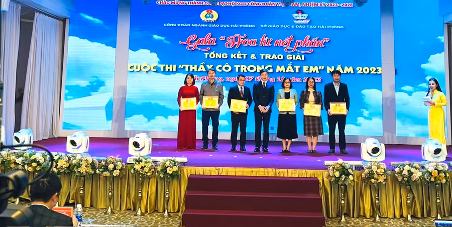 6 đơn vị giáo dục tích cực triển khai chương trình nhận khen thưởng từ Ban tổ chức.