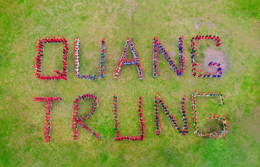 Gần 60 năm xây dựng và phát triển, các thế hệ thầy và trò nhà trường không ngừng vươn lên khẳng định vị thế của mình, trở thành điểm sáng của ngành Giáo dục thành phố. Gần 60 năm xây dựng và phát triển, các thế hệ thầy và trò nhà trường không ngừng vươn lên khẳng định vị thế của mình, trở thành điểm sáng của ngành Giáo dục thành phố.