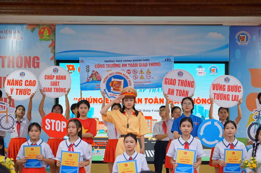 Chuyên đề thu hút sự tham gia hào hứng của học sinh nhà trường.