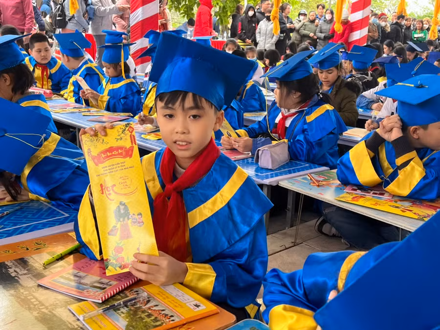 Khai bút đầu xuân là hoạt động có ý nghĩa với học sinh, giáo viên và nhân dân trong thành phố Hải Phòng.