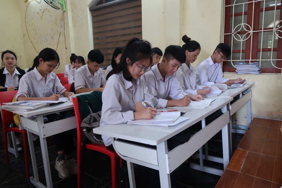 Sở GD&ĐT yêu cầu các hội đồng thi chú ý các điều kiện đảm bảo an ninh, an toàn cho kì thi. Sở GD&ĐT yêu cầu các hội đồng thi chú ý các điều kiện đảm bảo an ninh, an toàn cho kì thi.