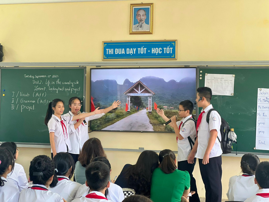 Phong trào “Hoa điểm tốt” tiếp tục được đẩy mạnh.