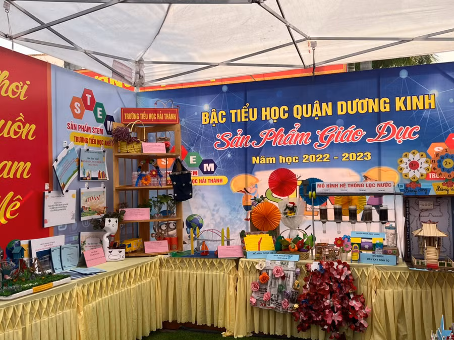 Gian trưng bày STEM của các trường tiểu học trên địa bàn quận Dương Kinh.