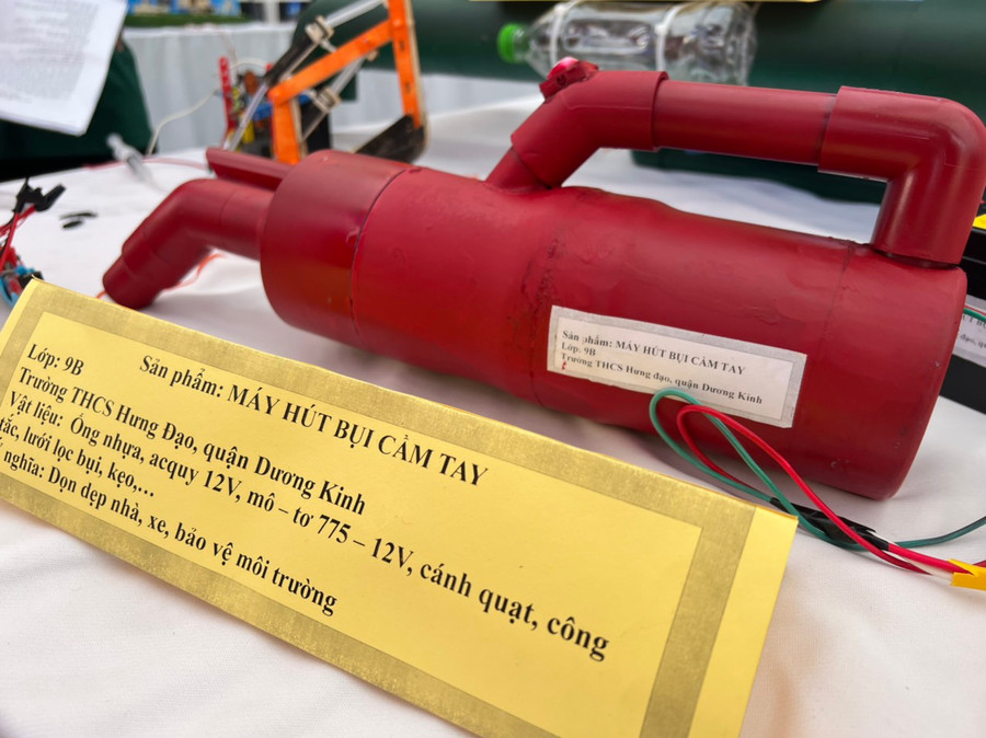 Chiếc máy hút bụi cầm tay của học sinh lớp 9B, Trường THCS Hưng Đạo.