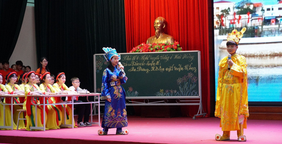 Học sinh năng động, sáng tạo trong tiết chuyên đề.