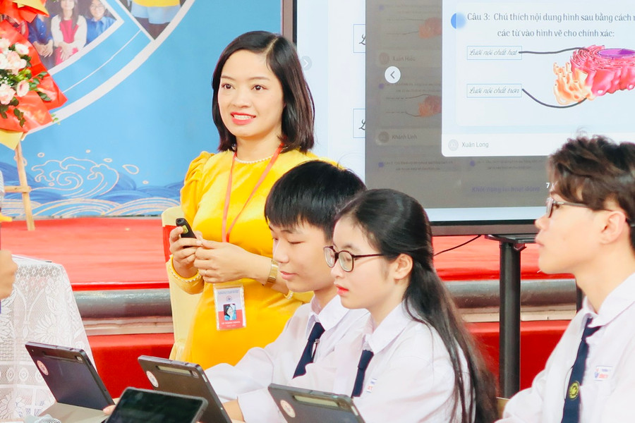 Cô Thanh Nghĩa linh hoạt, mềm dẻo trong các bước chuyển giao nhiệm vụ học tập.