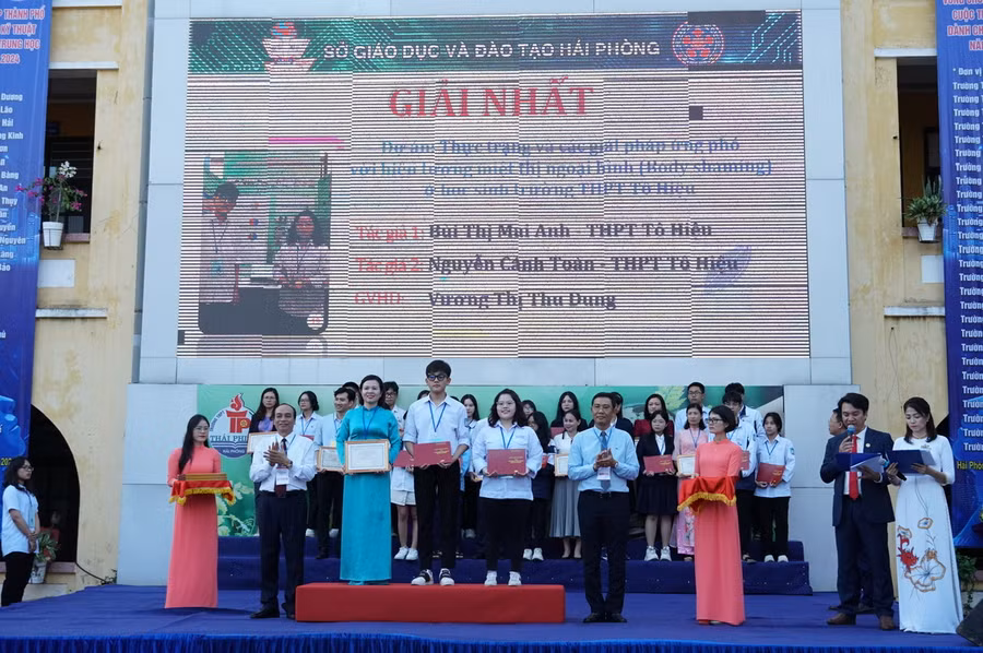 Một trong 13 giải Nhất của Cuộc thi Khoa học kĩ thuật cấp thành phố năm học 2023-2024.