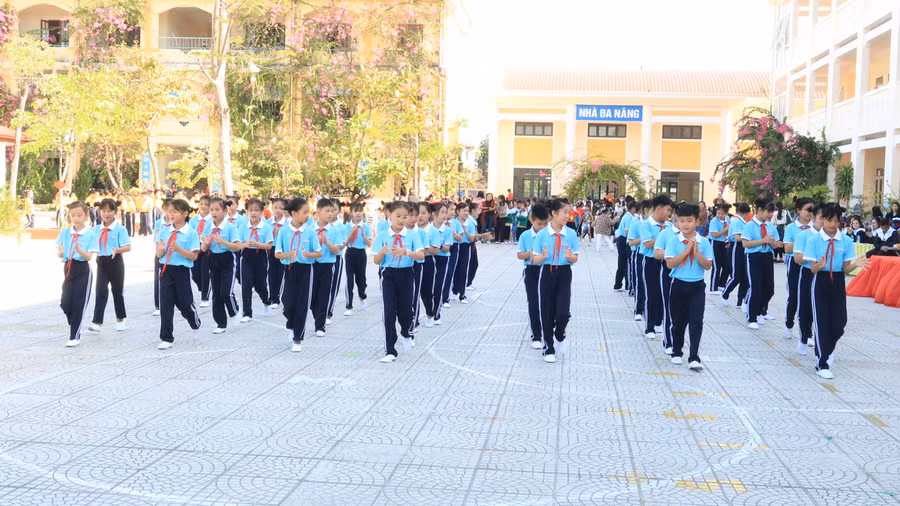 Mỗi trường tiểu học một màn trình diễn đặc sắc.