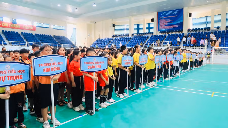 Gần 500 vận động viên tiêu biểu tham dự chương trình.