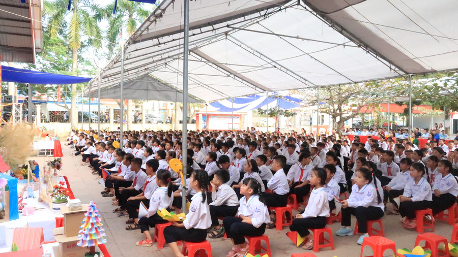Liên đội trường Tiểu học Đông Hưng, tổ chức chuyên đề “65 năm Đội ta làm kế hoạch nhỏ&quot;.