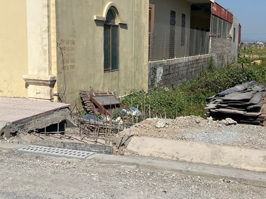 Cống thoát nước tại tuyến đường thôn Hà Nhuận, xã An Hoà quá trình thi công không rào chắn. Cống thoát nước tại tuyến đường thôn Hà Nhuận, xã An Hoà quá trình thi công không rào chắn.