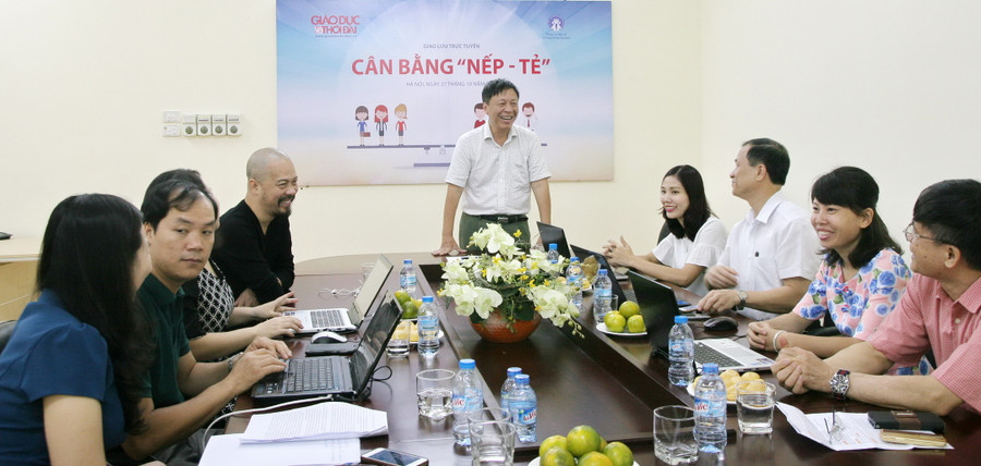 Nhà báo Nguyễn Ngọc Nam phát biểu chào mừng các vị khách mời