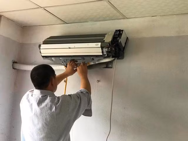 Lộ mánh 'vặt tiền' mới của thợ lắp điều hòa mua siêu thị