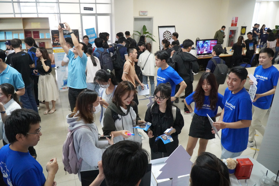 SInh viên Trường ĐH Bách khoa, ĐH Đà Nẵng tham gia ngày hội tuyển dụng nhân sự ngành Công nghệ thông tin IT Job Fair 2022. SInh viên Trường ĐH Bách khoa, ĐH Đà Nẵng tham gia ngày hội tuyển dụng nhân sự ngành Công nghệ thông tin IT Job Fair 2022.