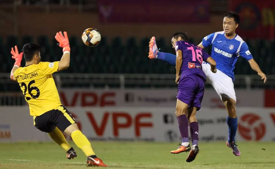 Trên sân Thống Nhất, đội Sài Gòn FC hạ Than Quảng Ninh 2-1. (Ảnh VPF).