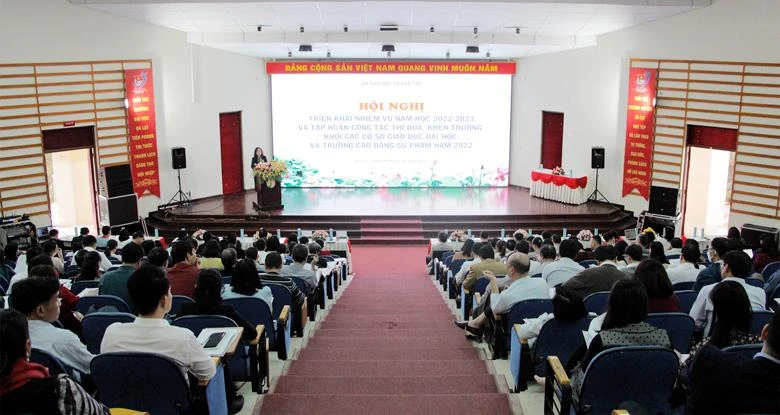 Hội nghị triển khai nhiệm vụ năm học 2022-2023 và tập huấn công tác thi đua khen thưởng (Ảnh: Minh Đạo) 