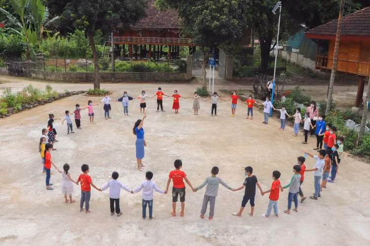 Giờ đây, các phụ huynh đều yên tâm hơn khi gửi gắm con em mình đến học.