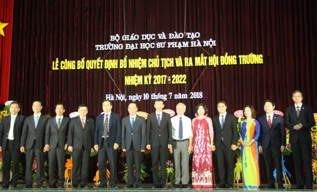 Các thành viên Hội đồng trường Trường ĐHSP Hà Nội ra mắt