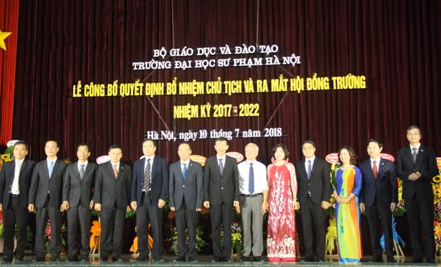 Các thành viên Hội đồng trường Trường ĐHSP Hà Nội ra mắt
