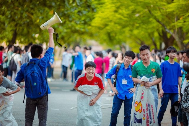 Thành tích học xuất sắc nhưng Hoàng vẫn nhiệt tình tham gia các hoạt động tập thể