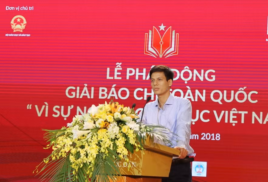 Nhà báo Đoàn Xuân Kỳ - Phó trưởng Ban khoa giáo, Báo Nhân dân phát biểu tại lễ phát động