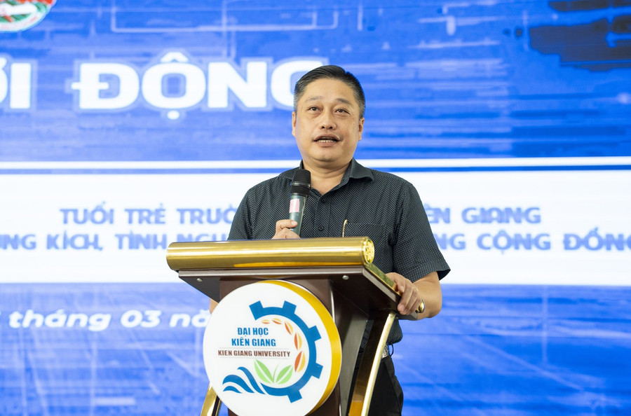TS Nguyễn Hữu Thọ - Phó Hiệu trưởng Trường ĐH Kiên Giang phát biểu tại buổi lễ.