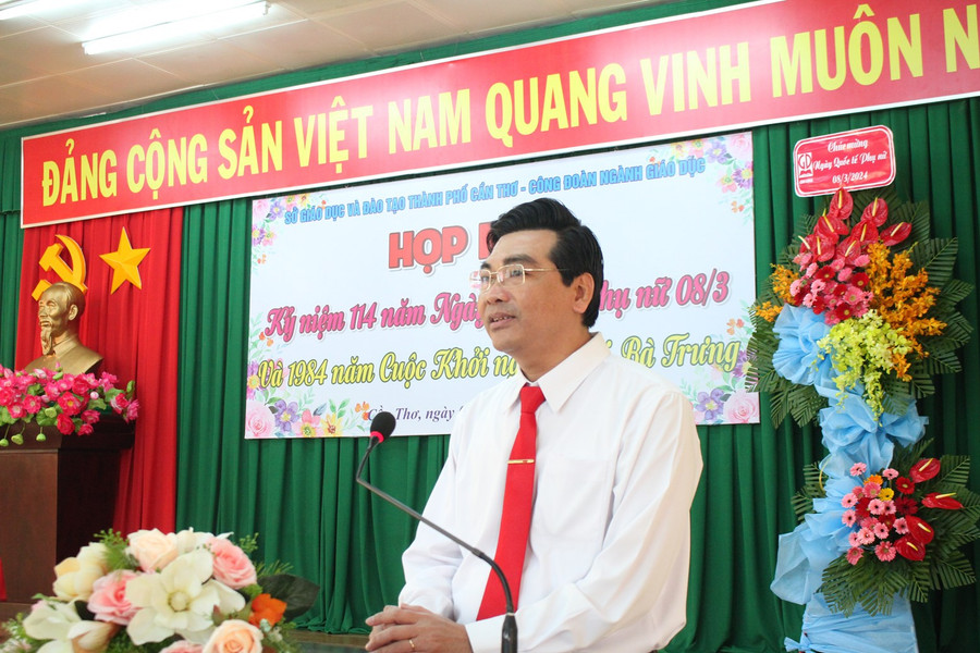 Ông Trần Thanh Bình - Giám đốc Sở GD&amp;ĐT TP Cần Thơ phát biểu tại buổi họp mặt.