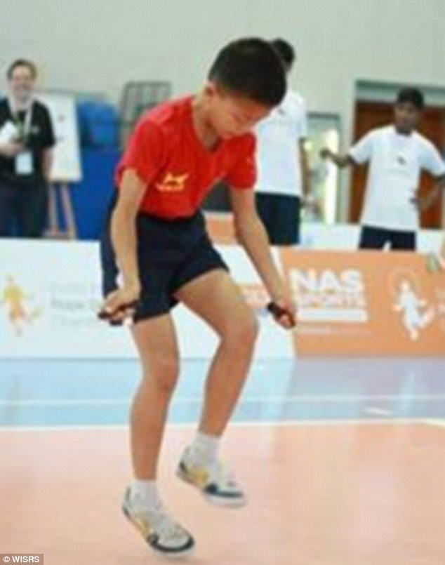 Cậu bé Trung Quốc phá kỷ lục thế giới về nhảy dây