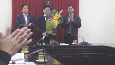 NSƯT Tấn Minh trong lễ nhận quyết định bổ nhiệm chức Giám đốc Nhà hát Ca Múa Nhạc Thăng Long sáng nay.