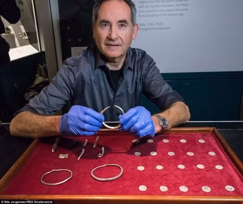 Mục kích kho báu vô giá từ thời Viking - ảnh 7