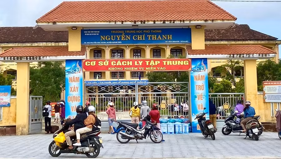 Học sinh TP Huế tạm dừng đến trường từ 0h ngày 13/11.