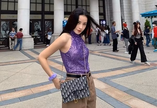 Mặc toàn đồ hồng tím 'sến sẩm', Chi Pu vẫn đẹp ''hết phần thiên hạ'' nhờ tài mix đồ đỉnh cao