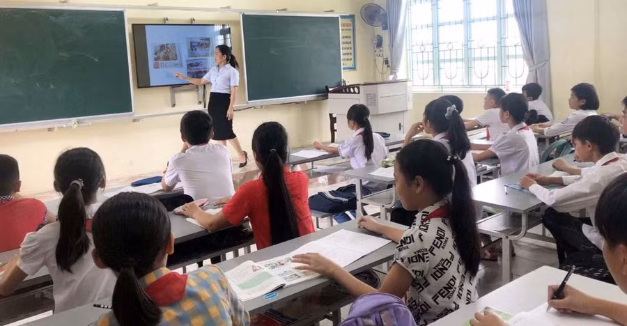 Tiết học tiếng Anh ứng dụng CNTT tại Trường THCS Lê Hồng Phong, TX Đông Triều (Quảng Ninh).