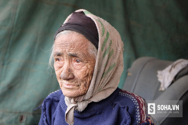  Mặc dù đã ngoài 90 tuổi nhưng cụ Lộc vẫn rất minh mẫn 