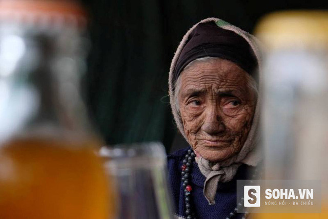  Mặc dù đã 90 tuổi nhưng cụ Lộc chưa một ngày được an hưởng tuổi già. 