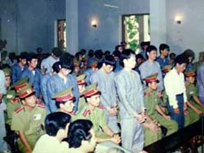 Nghẹt thở ngày ‘ông trùm’ Khánh ‘trắng’ đền tội, đàn em theo tiễn độ - Ảnh 2 Nghẹt thở ngày ‘ông trùm’ Khánh ‘trắng’ đền tội, đàn em theo tiễn độ - Ảnh 2