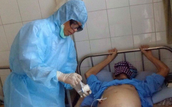 Cần làm gì khi bị đâm kim vào người?