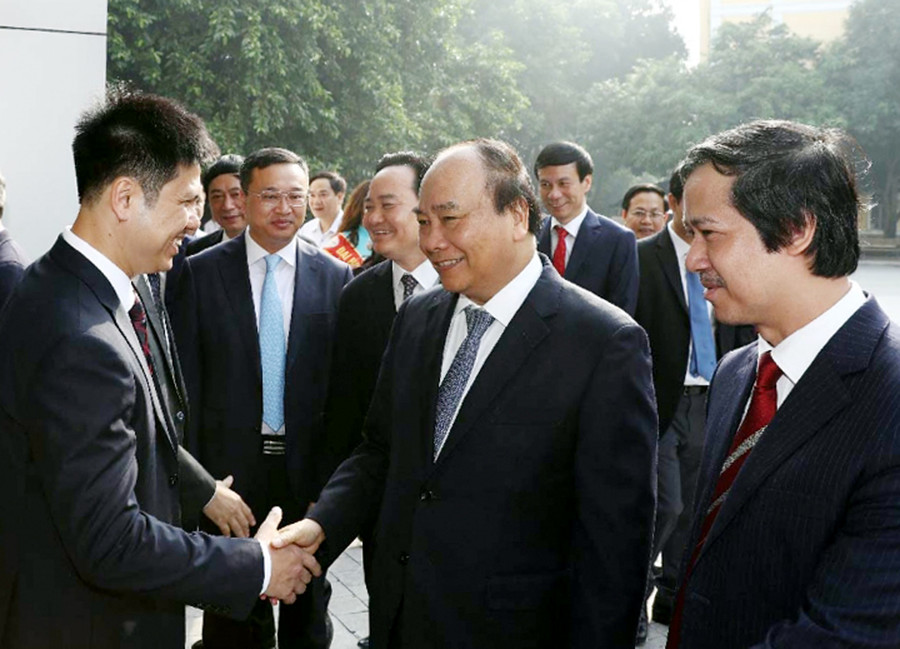 Thủ tướng Nguyễn Xuân Phúc làm việc tại ĐHQG Hà Nội. Thủ tướng Nguyễn Xuân Phúc làm việc tại ĐHQG Hà Nội.