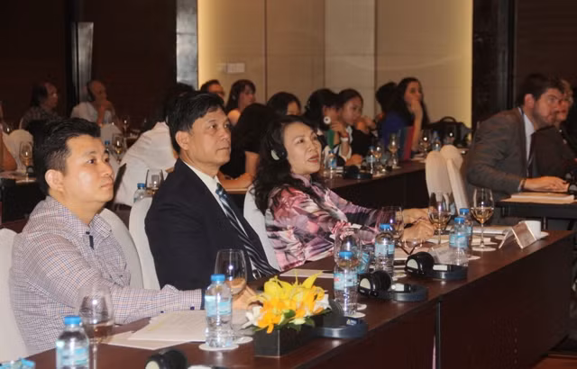 Các đại biểu tham gia Diễn đàn giáo dục 2017: Báo cáo phân tích ngành Giáo dục - Giáo dục phổ thông giai đoạn 2011 - 2015