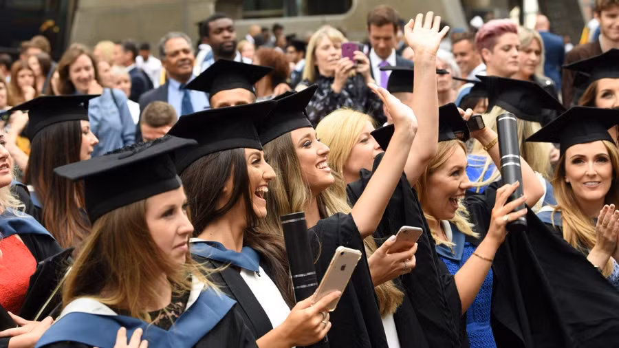 Nhiều sinh viên muốn đi học nhưng không muốn mắc nợ tài chính. Ảnh: ITN